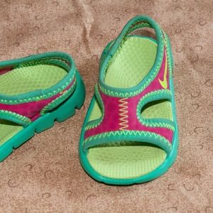 Nike baby flip flops size 0-3 months